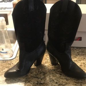 Black rhinestone cowboy boots with heal